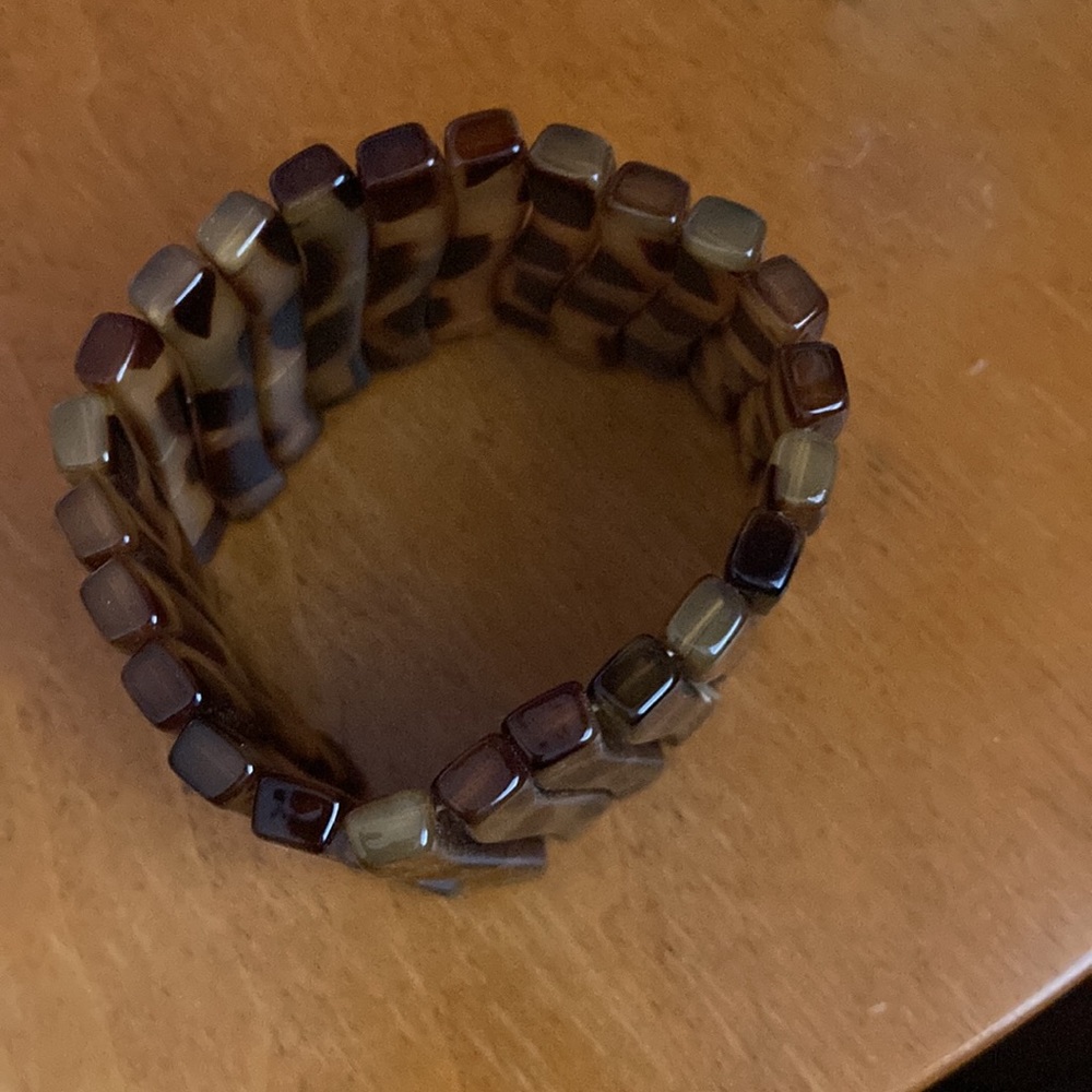 Tortoise Stretch Bracelet - Picture 4 of 4